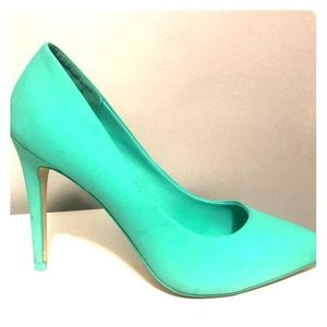 Mint green pump heel, womens 7.5 size, pointy toe